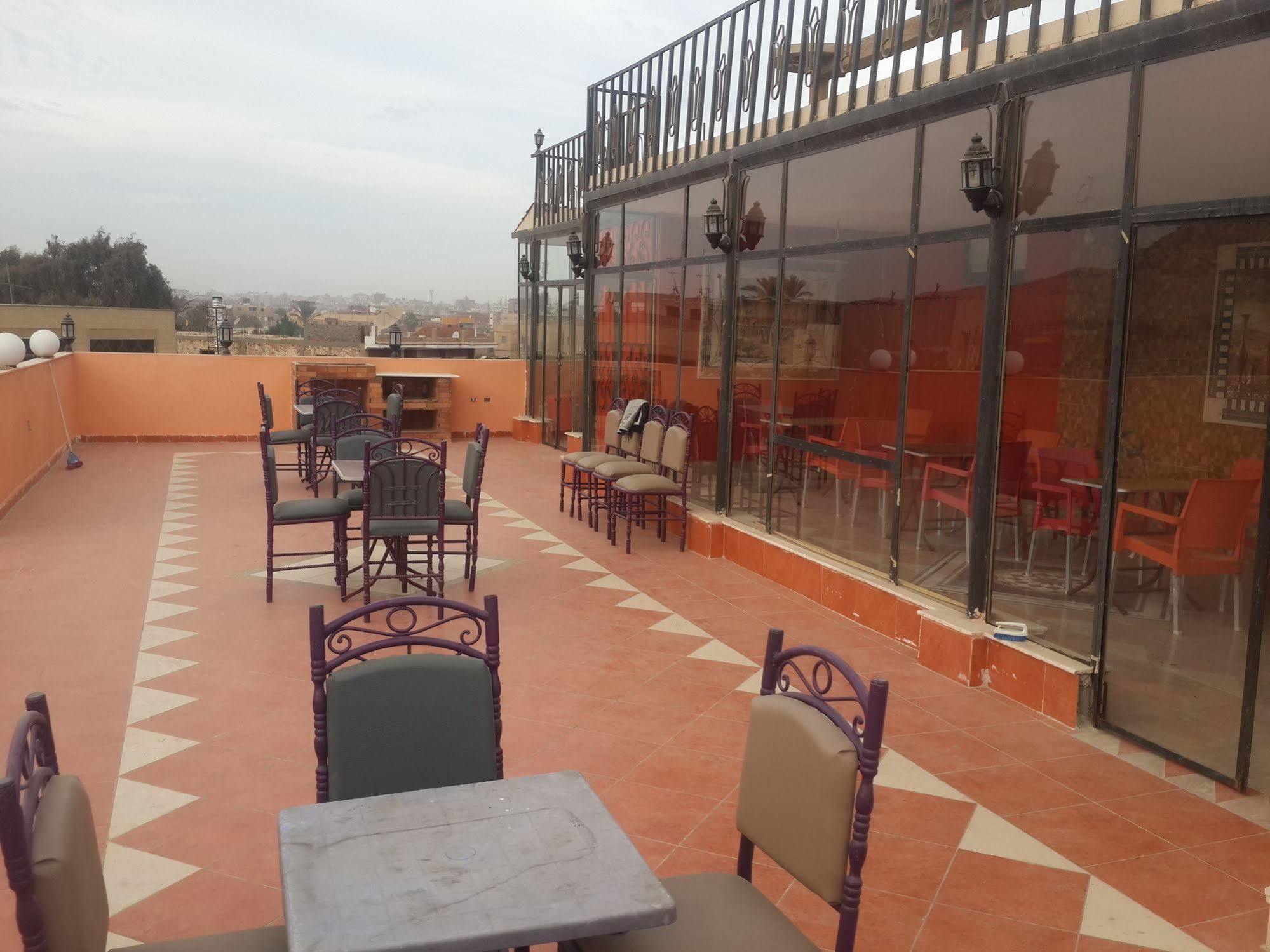 Pyramids Plateau Inn Giza Exterior photo